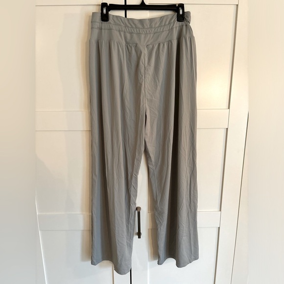 Halara Halotek pants size large gray midrise side pocket pants wide leg crop - Picture 3 of 6
